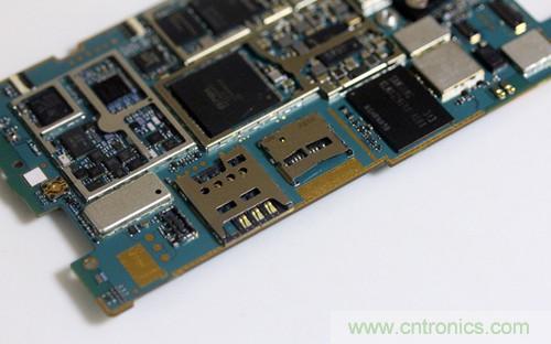 拆解4G新機索尼M35t:用料十足,易于維修