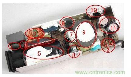 電源適配器的構造 6 1. 壓敏電阻,其功能是當外界電壓過高時,壓敏電阻阻值迅速變得很小,與壓敏電阻串聯的保險絲被熔斷,從而保護其他電路不被燒壞。 2. 保險絲,規格為2.5A/250V,當電路中的電流過大時,保險絲會熔斷以保護其他元件。 3. 電感線圈(又稱扼流圈),主要功能是降低電磁干擾。 4. 整流橋,規格為D3SB,作用是把220V交流電變為直流電。 5. 濾波電容,規格為180μF/400V,作用是濾除直流電中的交流紋波,使電路工作更可靠。 6. 運放IC(集成電路),保護電路、電壓調節的重要組成部分。 7. 溫度探頭,用于探測電源適配器的內部溫度,當溫度高于某一設定值時(不同品牌的電源適配器,其設定的溫度閥值略有不同),保護電路會切斷適配器的電壓輸出,從而保護適配器不受損壞。 8. 大功率開關管,是開關電源中的核心元件之一,開關電源能“一開一關”地工作,開關管功不可沒。 9. 開關變壓器,開關電源中的核心元件之一。 10. 次級整流管,功能是把低壓交流電變為低壓直流電。在IBM的電源適配器中,整流管往往是由兩個大功率并聯工作的,以獲得較大的電流輸出。 11. 次級濾波電容,規格為820μF/ 25V,共有兩個,起濾除低壓直流電中的紋波的作用。 除上述元件外,電路板上還有可調電位器及其他阻容元件。