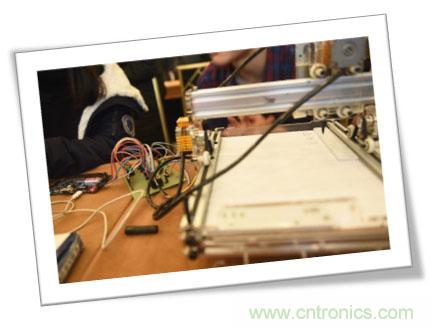 由十余款創(chuàng)客設(shè)計(jì)看FPGA如何在智能硬件界“大展拳腳”?