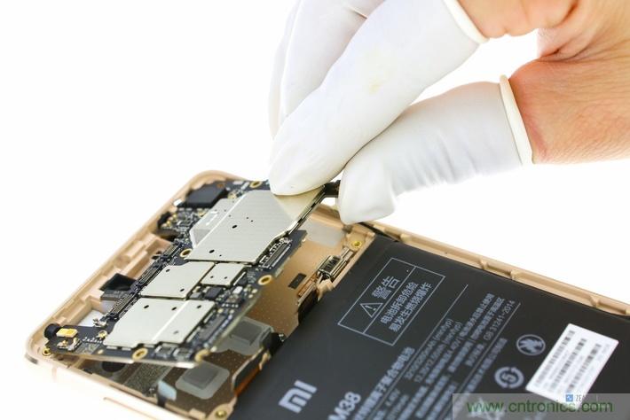 小米手機(jī)4S超詳細(xì)拆解:內(nèi)外硬件大升級