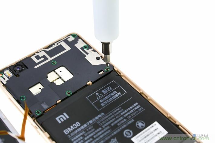 小米手機(jī)4S超詳細(xì)拆解:內(nèi)外硬件大升級