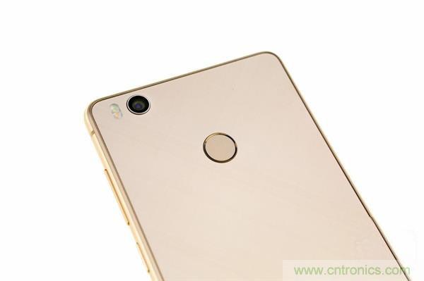 小米手機(jī)4S超詳細(xì)拆解:內(nèi)外硬件大升級