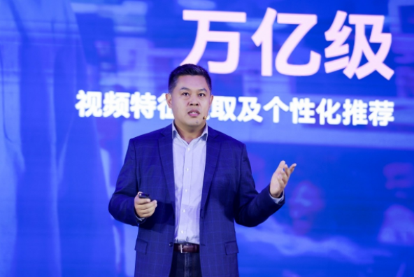 數(shù)據(jù)洪流下的算力突圍:英特爾以生態(tài)之力破局AI規(guī)模化 數(shù)據(jù)洪流下的算力突圍:英特爾以生態(tài)之力破局AI規(guī)模化